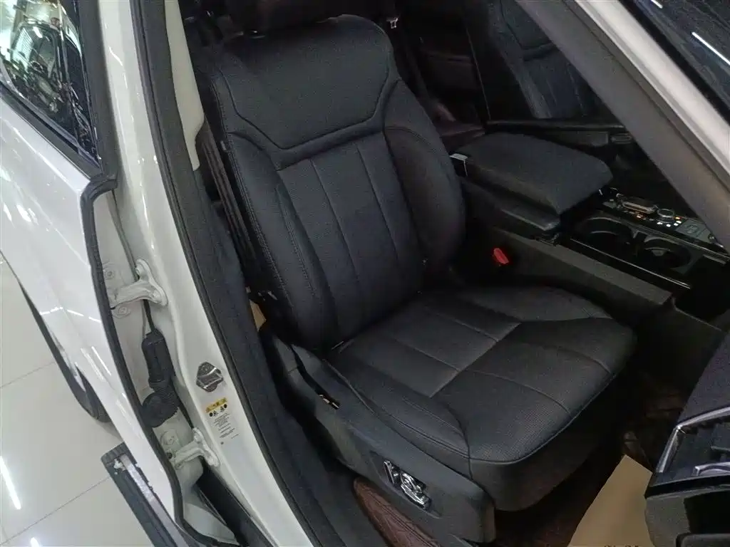 Land Rover Discovery 2017 3.0 SC V6 SE фото 20