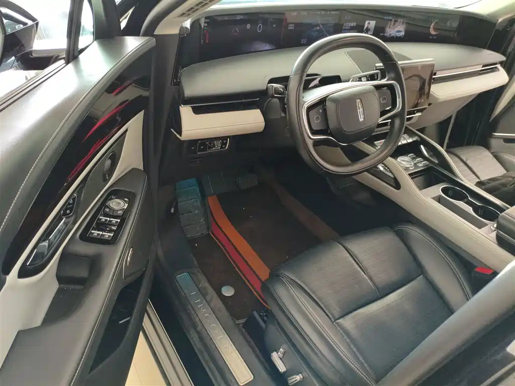 LINCOLN NAVIGATOR