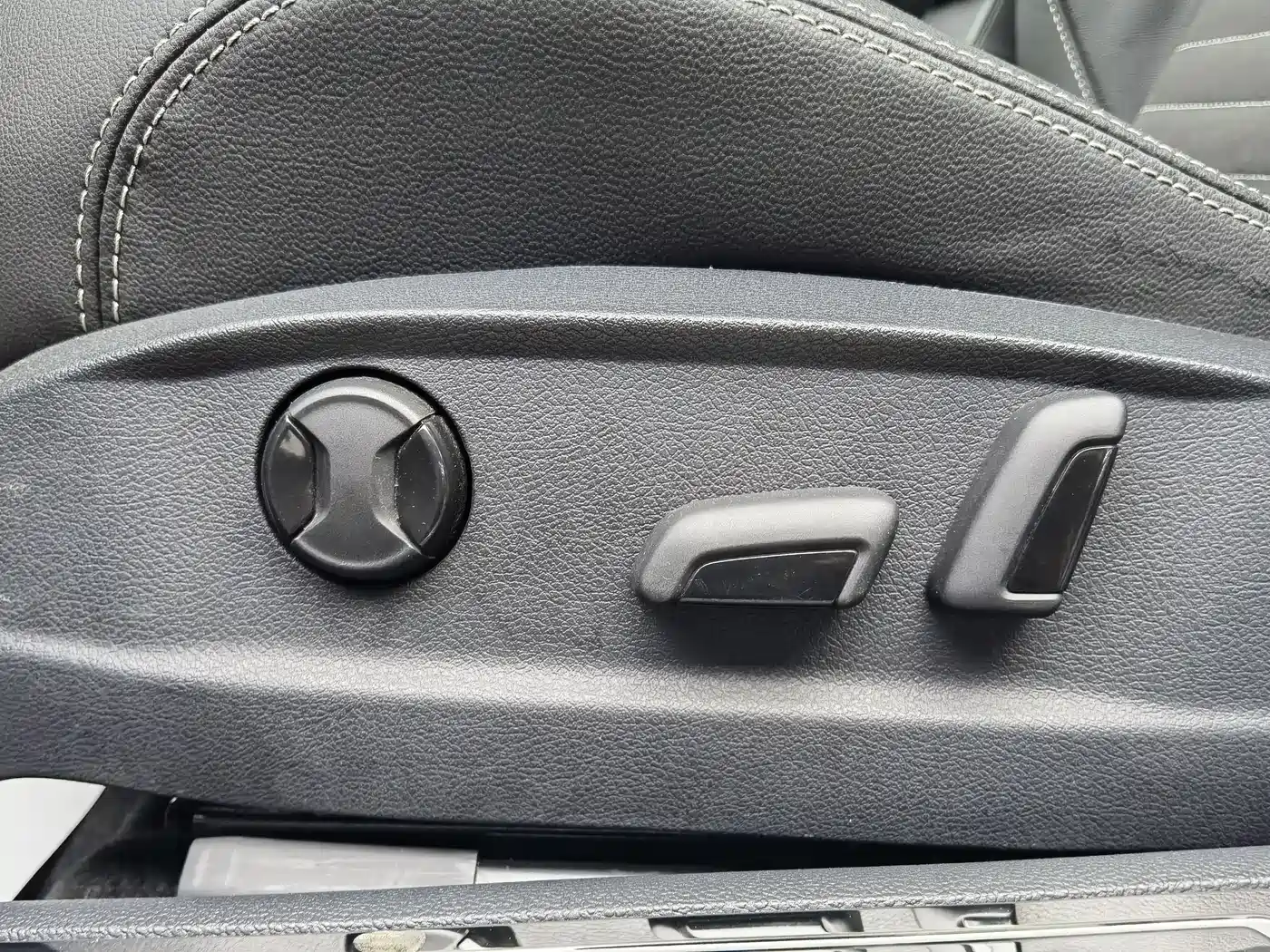 Volkswagen Magotan 2020 330TSI DSG Luxury фото 14