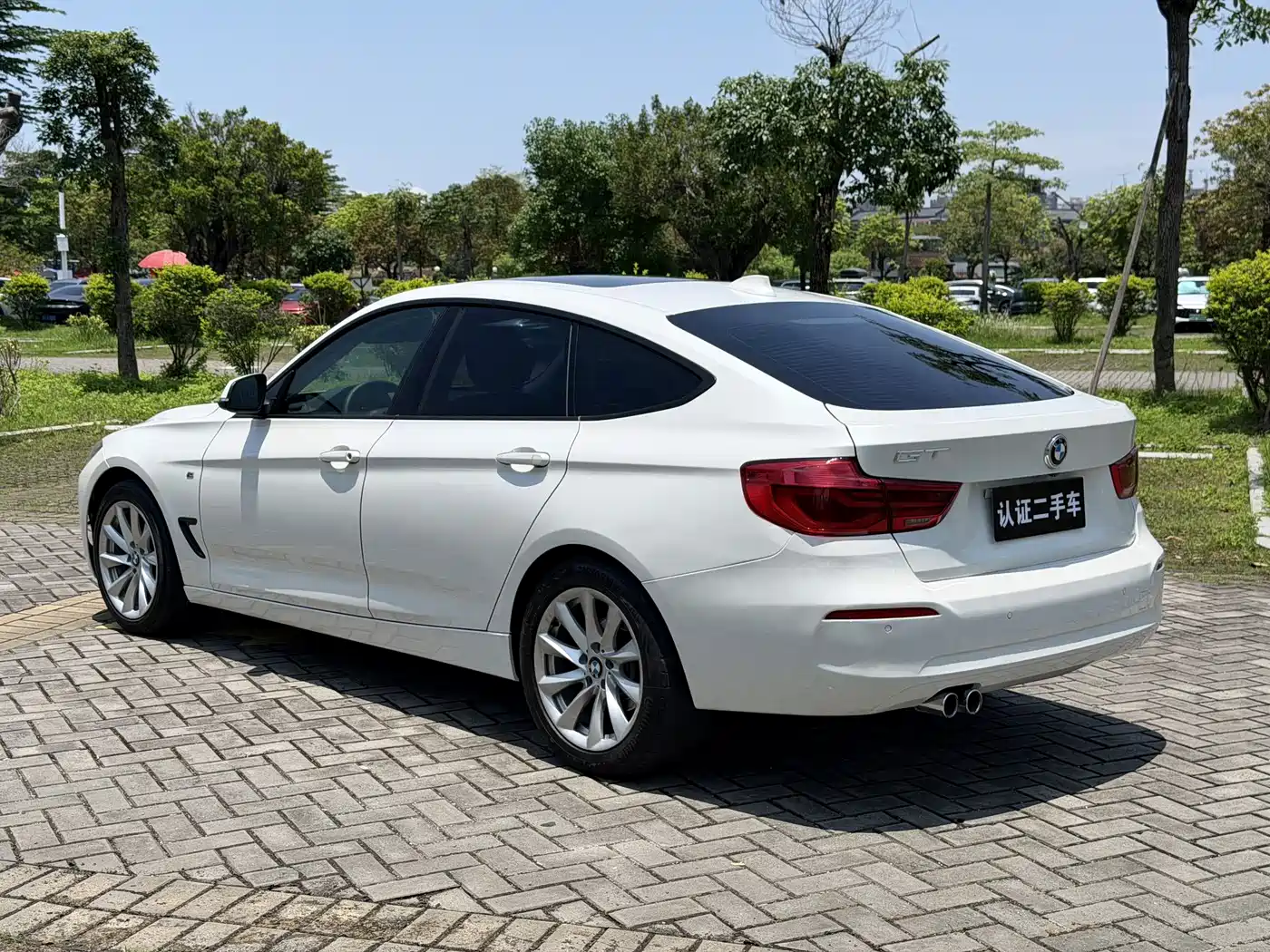 BMW 3 Series GT 2018 320i Fashion фото 12
