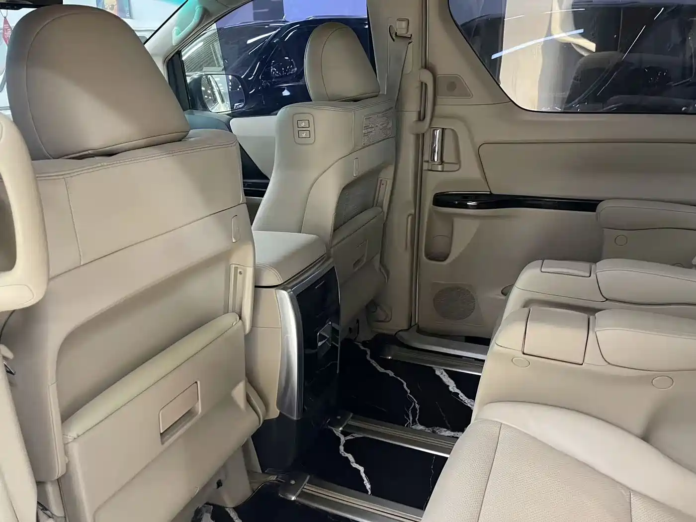 Toyota Alphard 2012 3.5L Luxury Edition фото 13