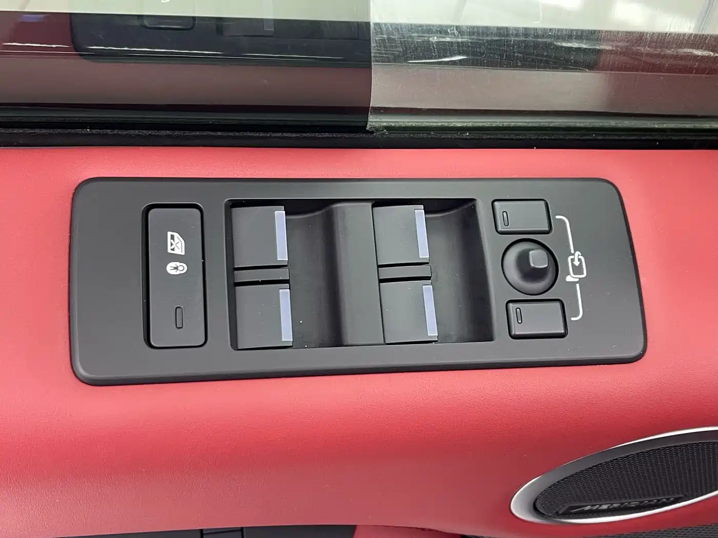 Land Rover Discovery 2024 Model 360PS S фото 13