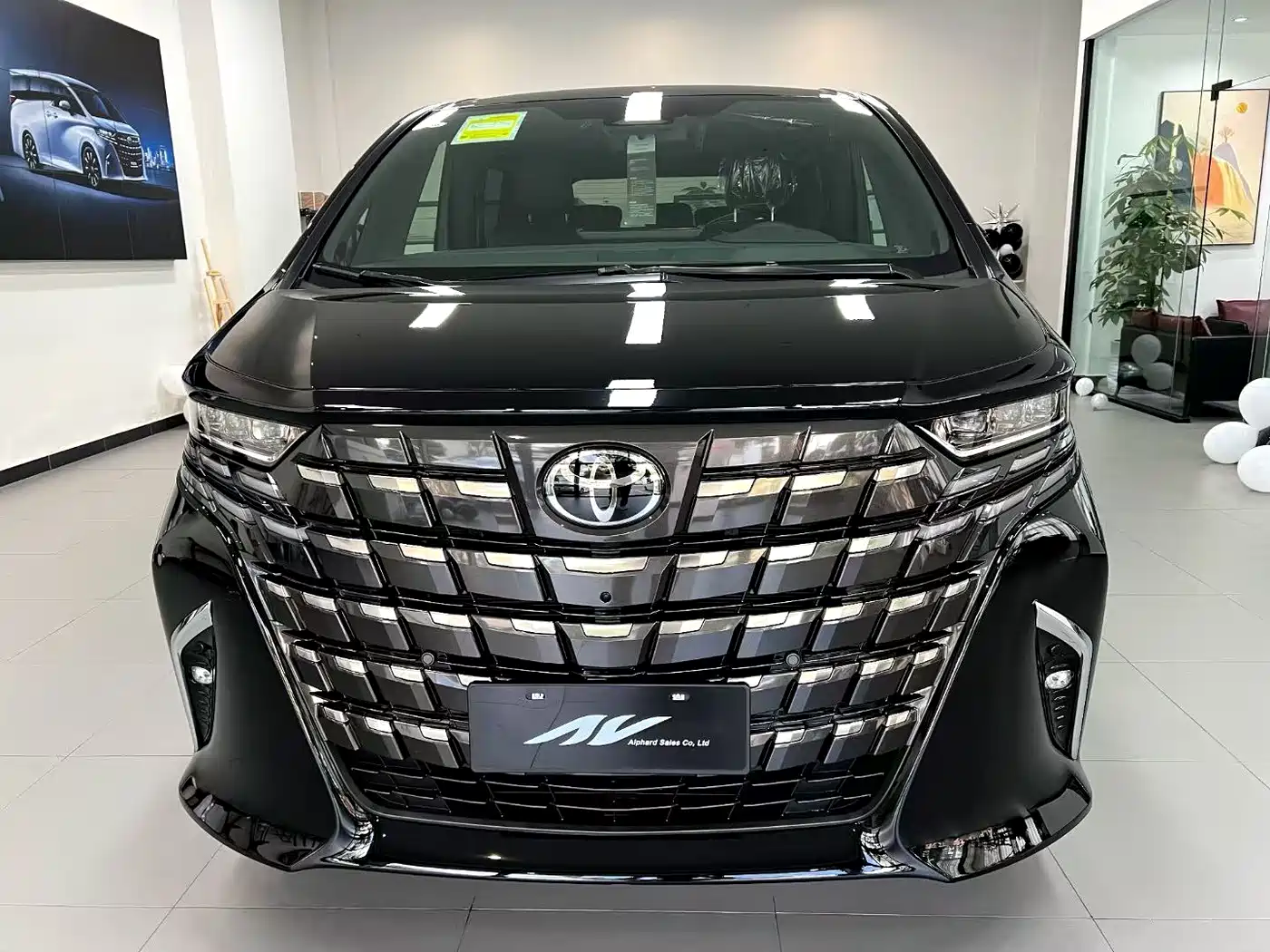 Toyota Alphard 2024 Hybrid 2.5L Ultimate Enjoyment Edition фото 2
