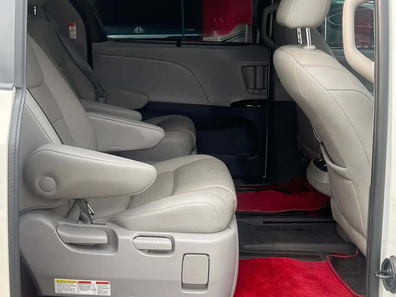 Photo 7 - Toyota Sienna