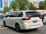 Photo 9 - Toyota Sienna