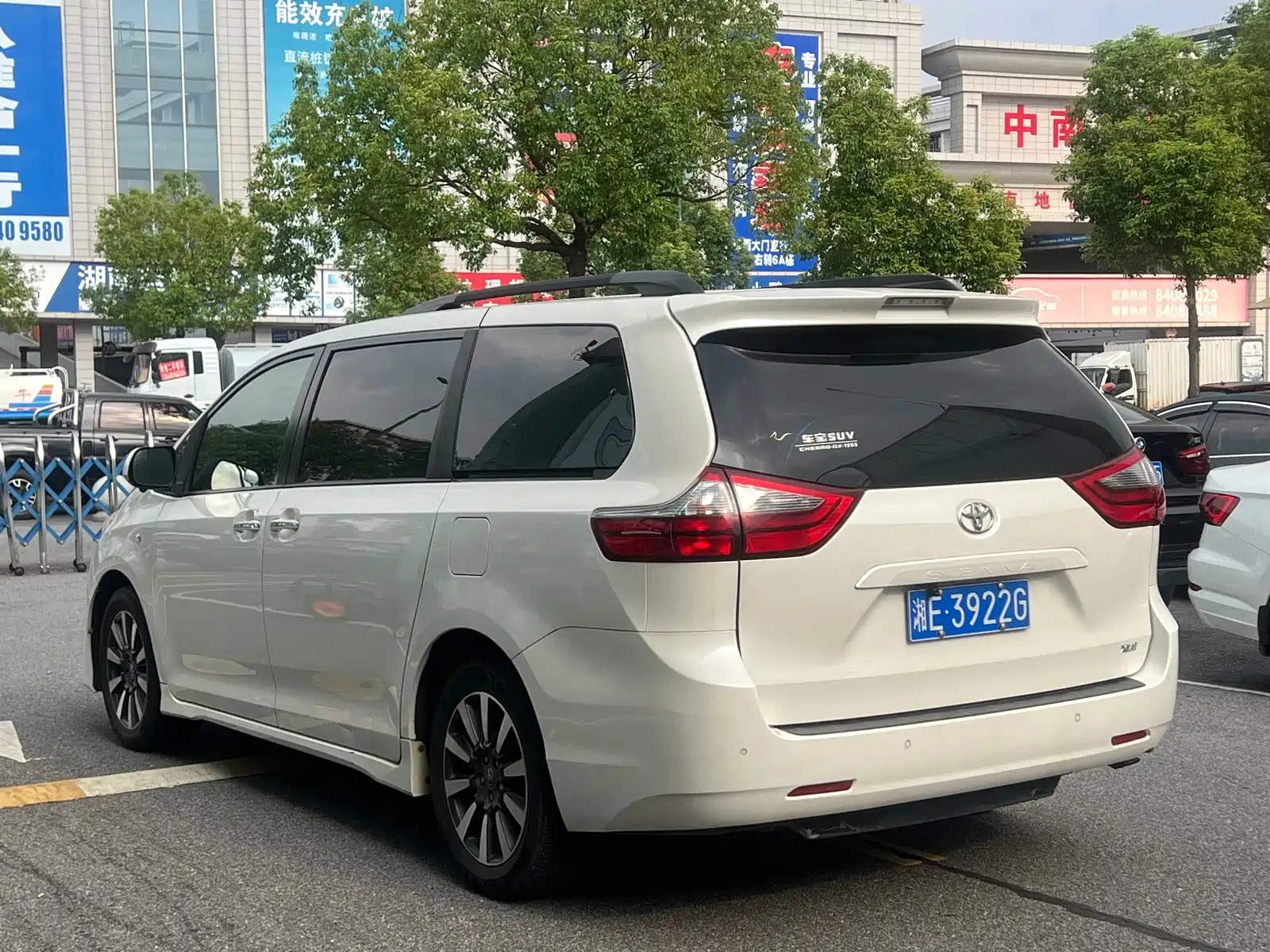 Photo 9 - Toyota Sienna