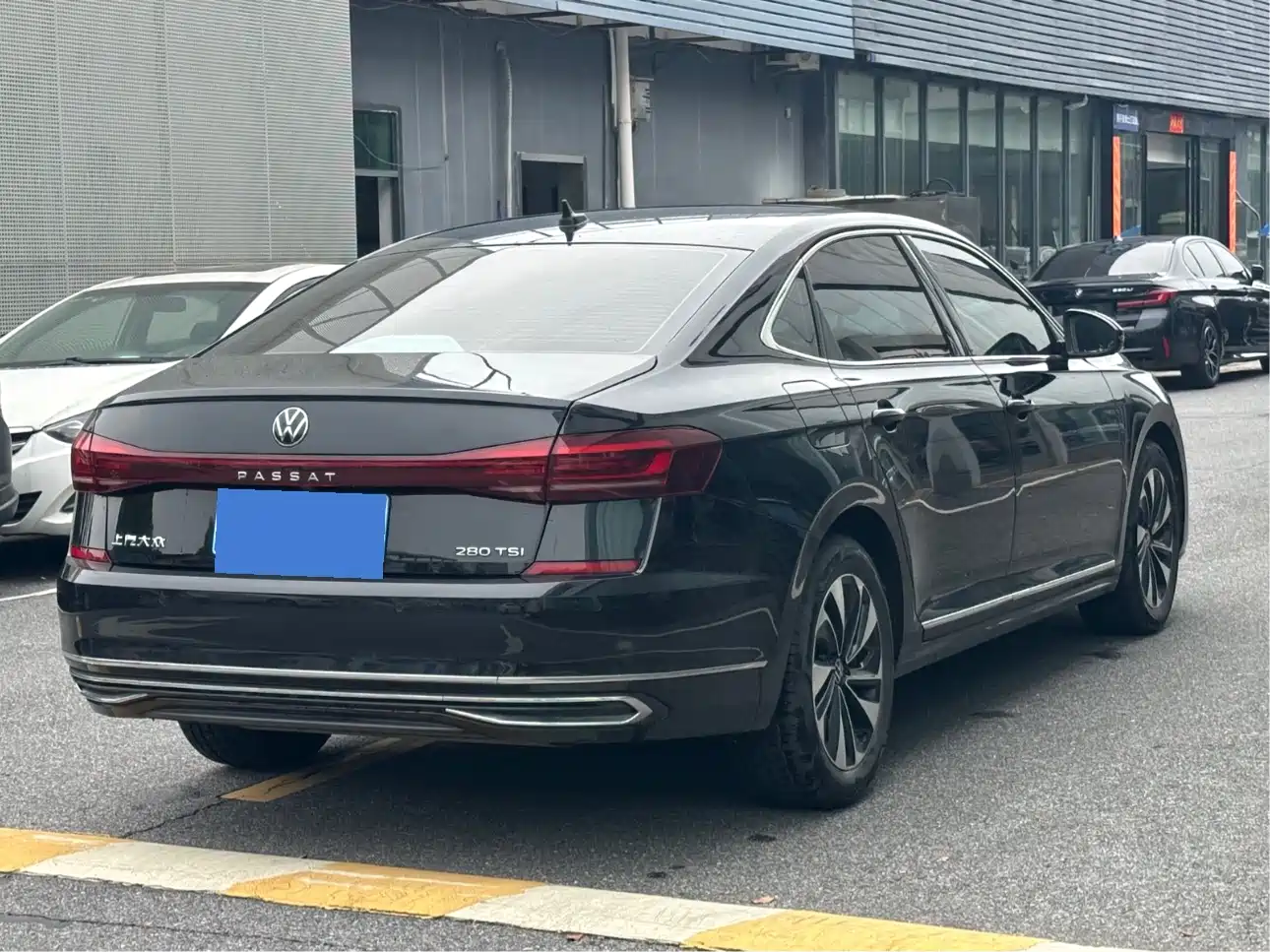 Volkswagen Passat 2023 Facelift 280TSI Starlight Elite Edition фото 9