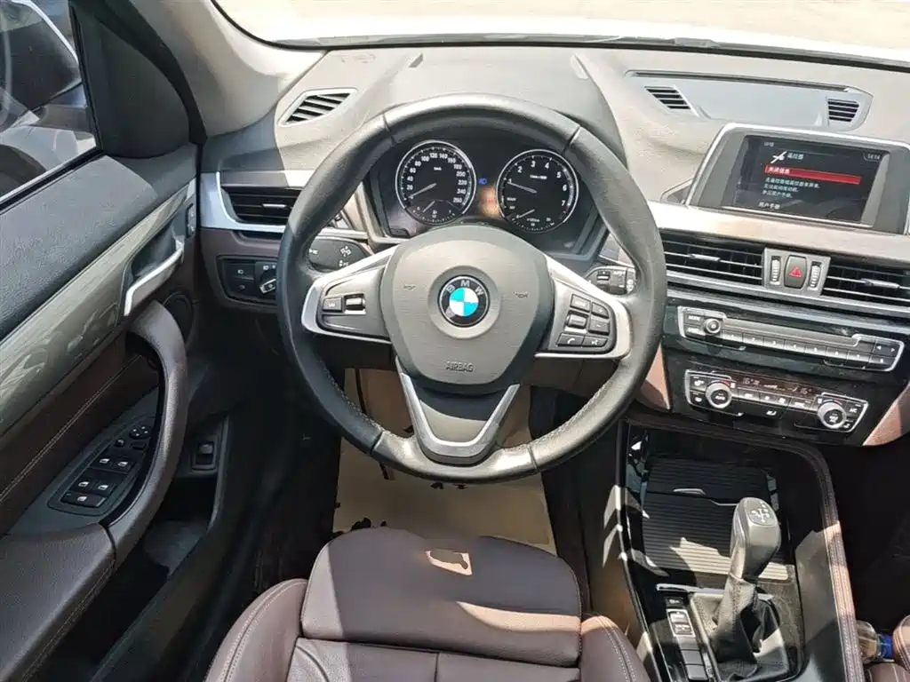 BMW X1 2019 sDrive18Li Premium Model фото 11
