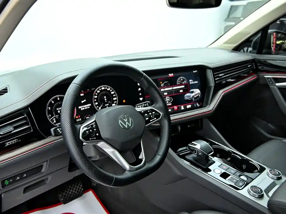 VOLKSWAGEN TOUAREG