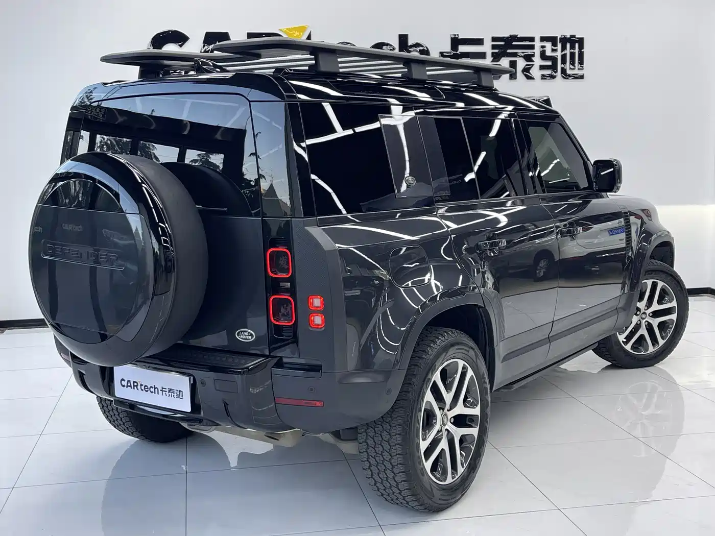 Land Rover Defender 2024 110 3.0T P400 Dark Special Edition фото 3