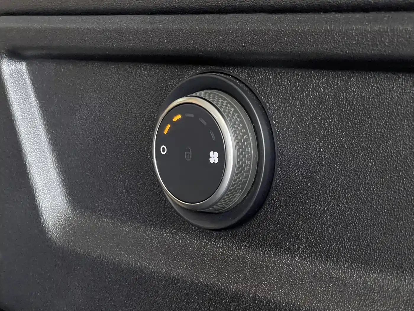 Land Rover Defender 2024 110 3.0T P400 Dark Special Edition фото 26