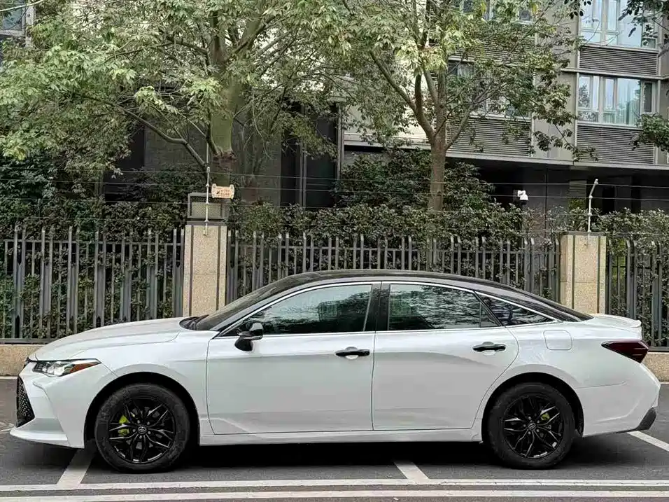 Toyota Avalon 2022 2.0L Progressive Edition фото 3