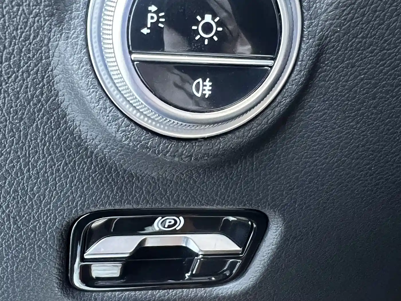 Mercedes-Benz C-Class 2023 Facelift C 200 L Sport Edition фото 17