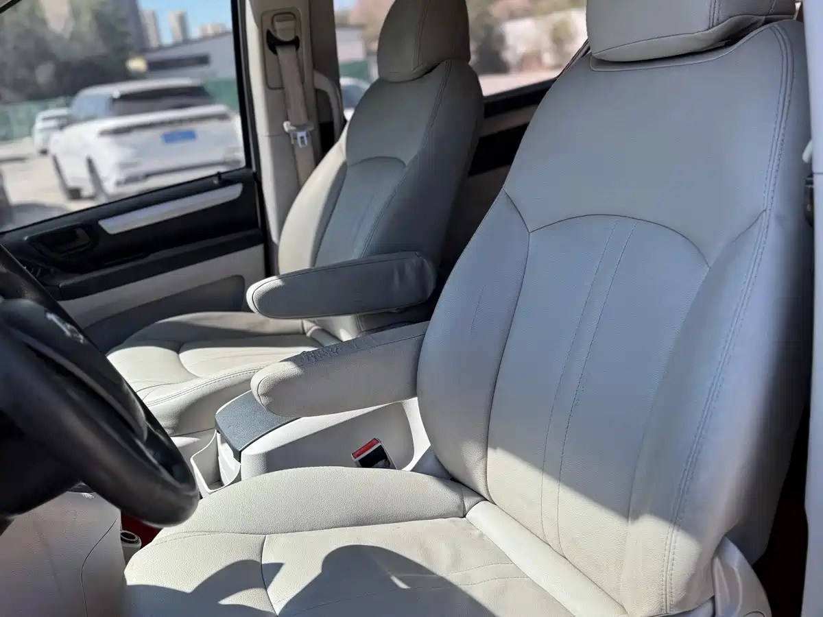 SAIC Maxus Maxus G10 2015 2015 2.0T Automatic Commemorative Edition