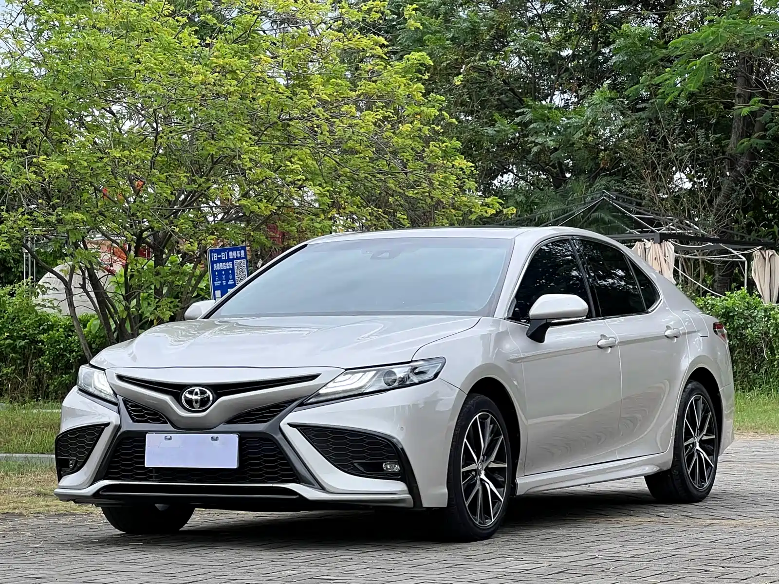 Фото 1 - Toyota Camry