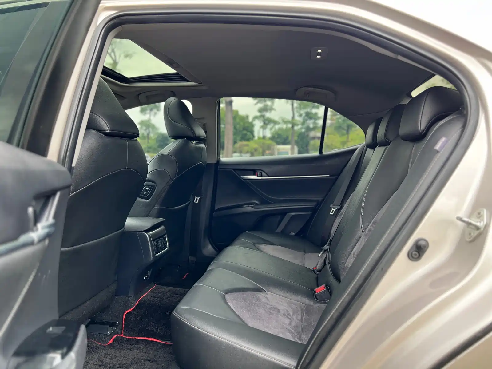 Фото 9 - Toyota Camry