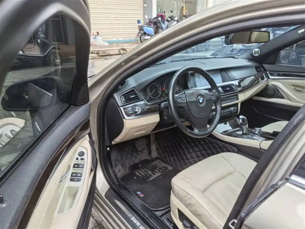 BMW 5 Series 2012 523Li Luxury фото 4