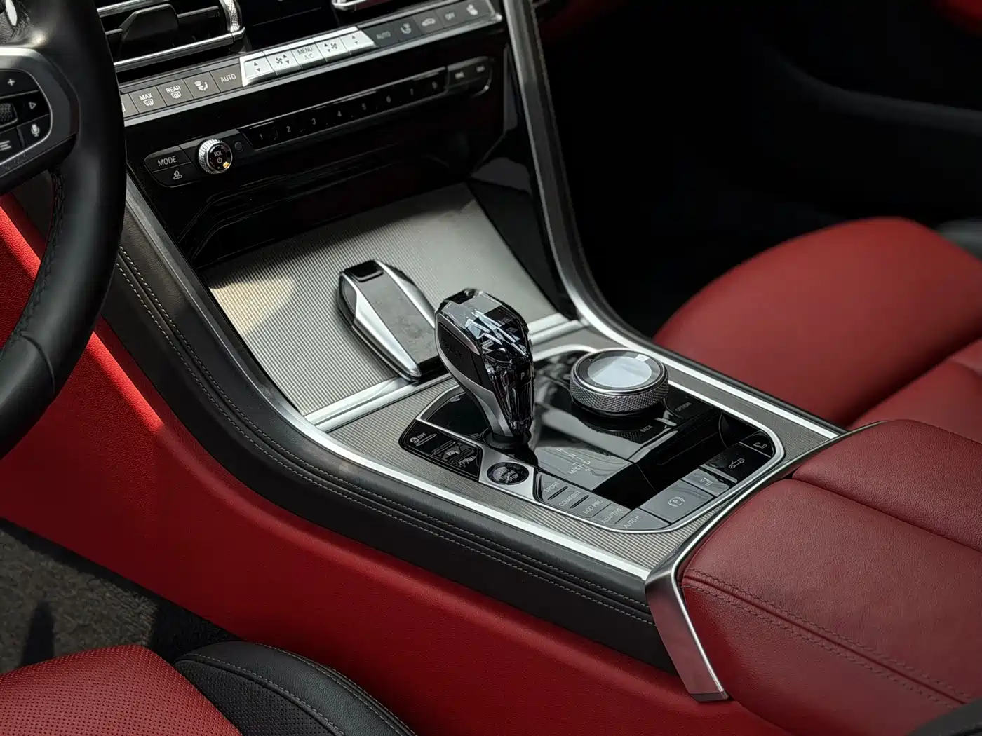 BMW 8 Series 2019 840i Convertible M Sport фото 12