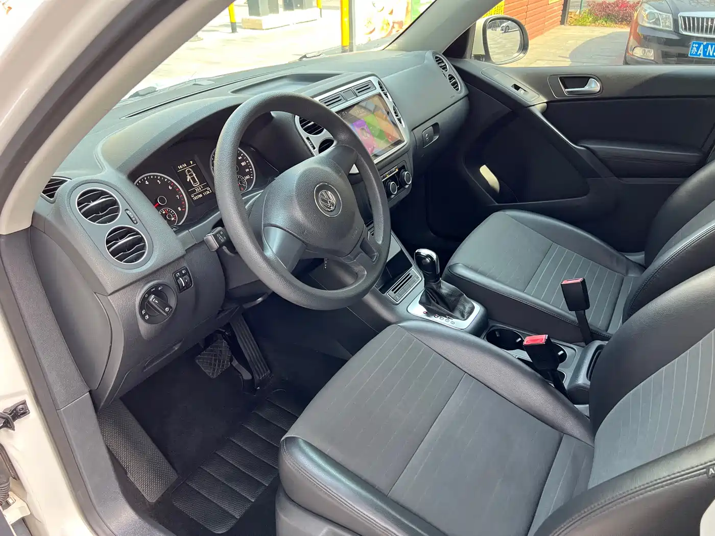 Volkswagen Tiguan 2015 1.8TSI Automatic 2WD Trendline фото 6