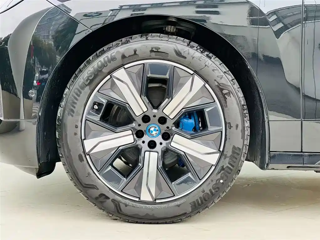 BMW iX 2023 Facelift xDrive40 фото 7