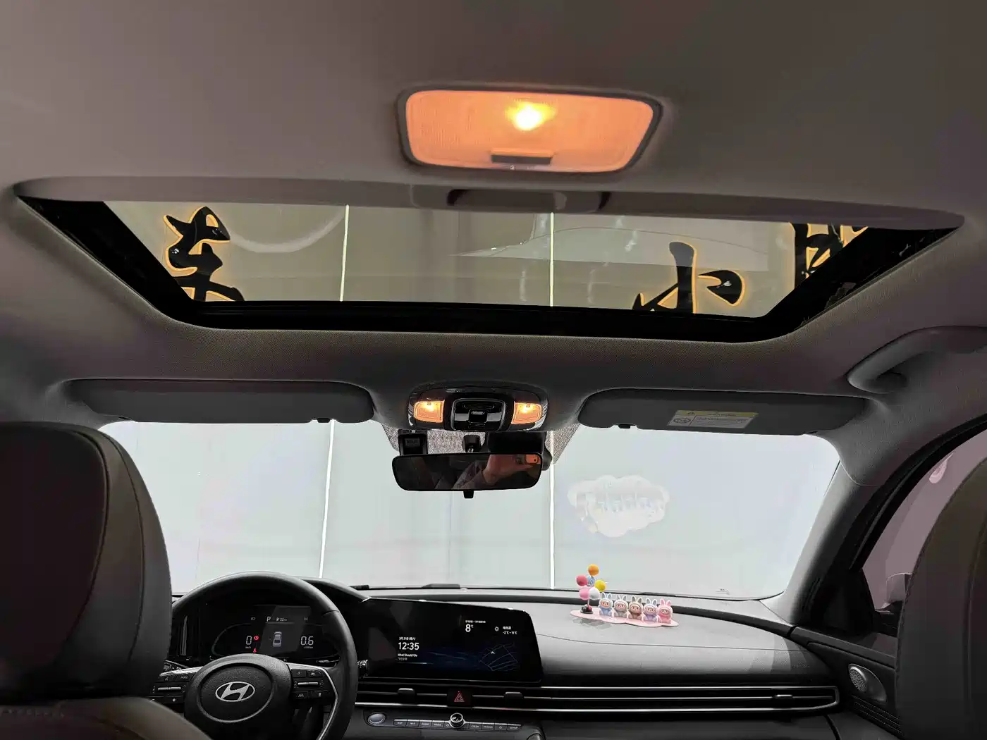 Hyundai Elantra 2023 Model 1.5L CVT LUX Premium Edition фото 17