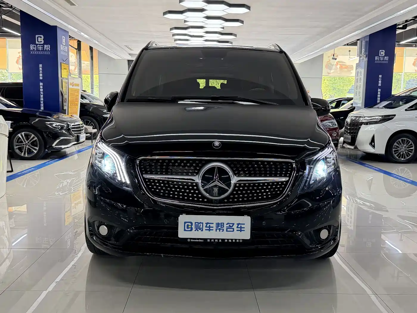 Mercedes-Benz Vito 2023 2.0T Business 7-Seater фото 2