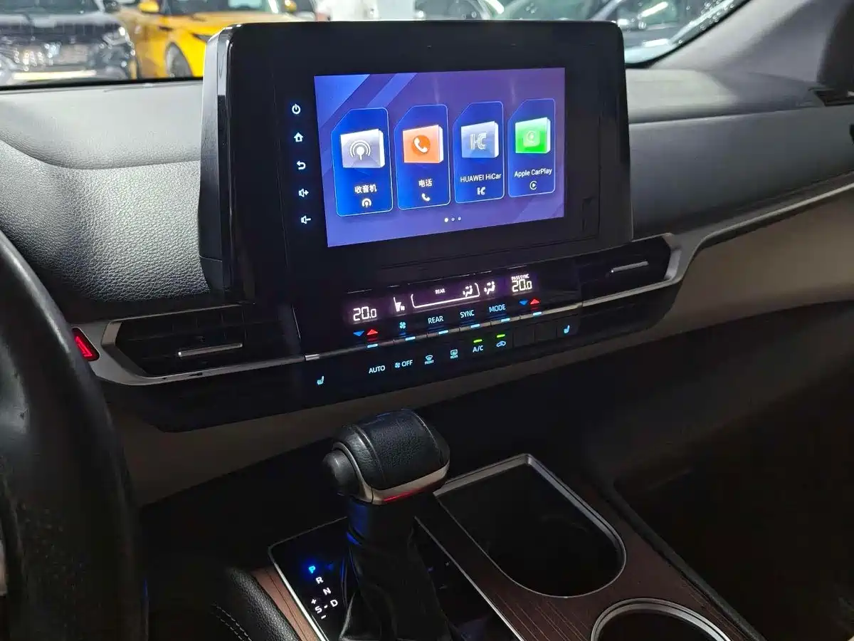 Toyota Sienna 2023 2.5L Hybrid Luxury Edition фото 12