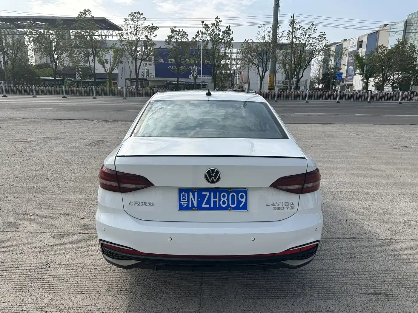 Volkswagen Lavida 2023 280TSI DSG Starlight Comfort Edition фото 4