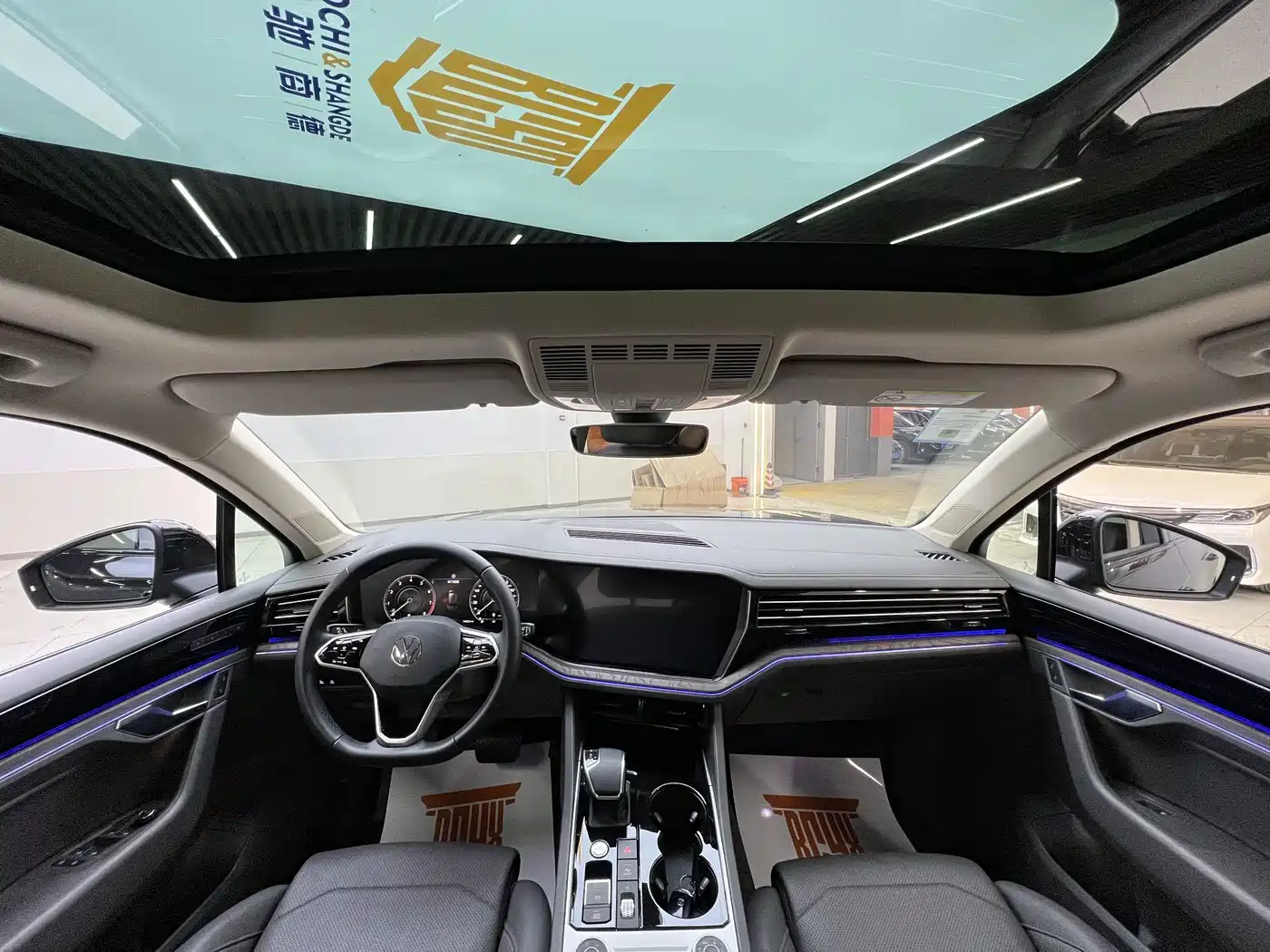 Volkswagen Touareg 2023 3.0TSI R-Line Black Sports Package фото 7