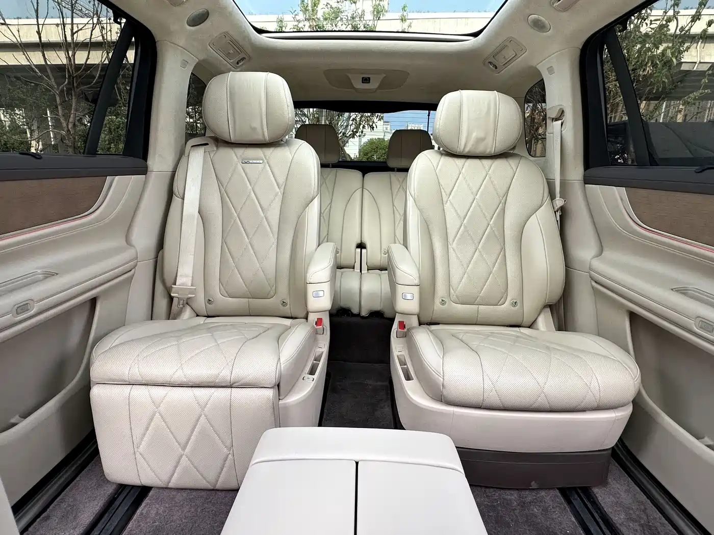 AITO Wenjie AITO M9 2024 Extended Range Ultra 42kWh 6-Seater фото 19