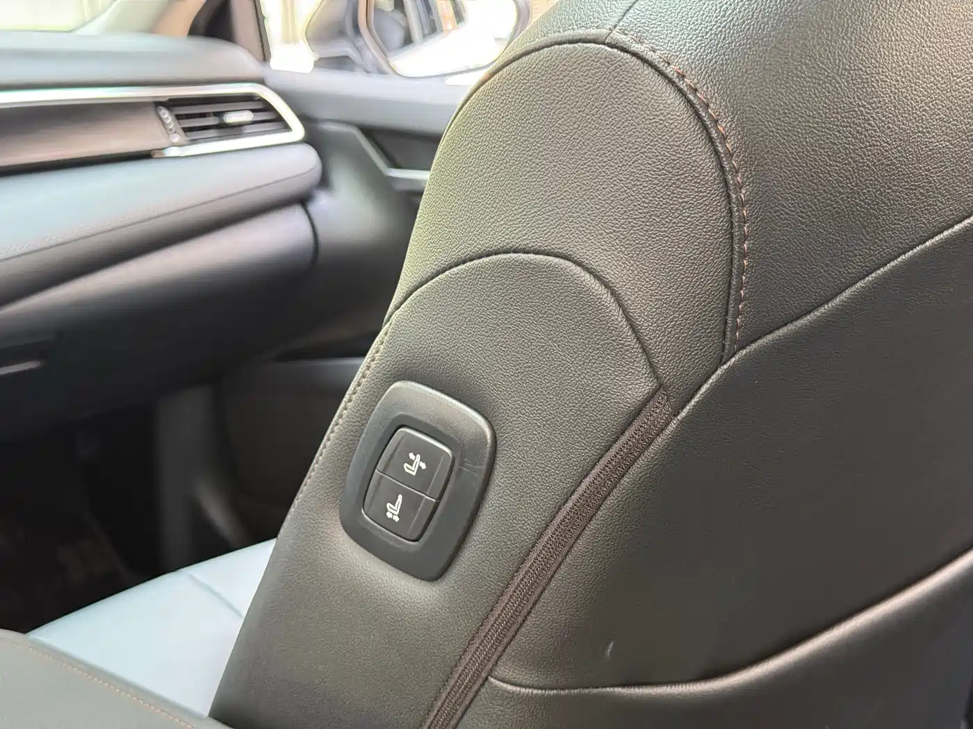 Toyota Camry 2023 2.0G Luxury Edition фото 19