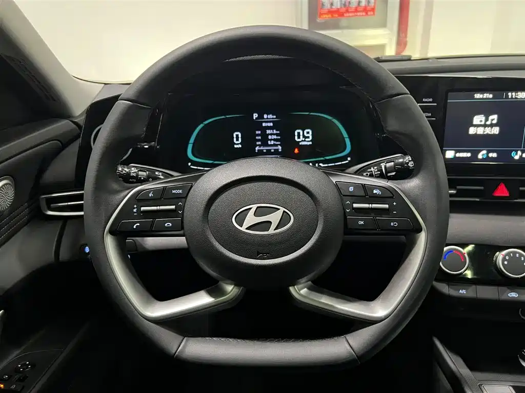 HYUNDAI ELANTRA