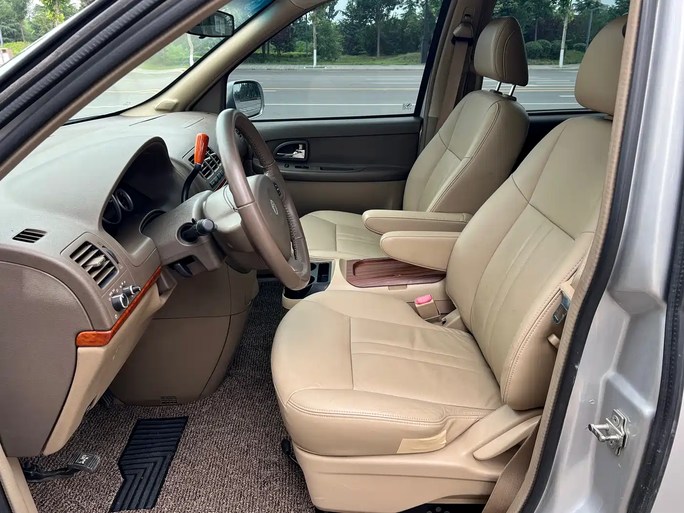 Buick GL8 2011 2.4L LT Executive Edition фото 10
