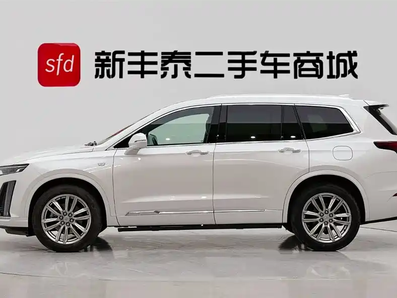 CADILLAC XT6