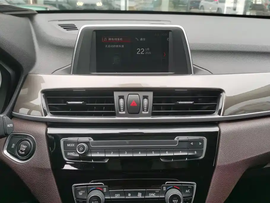 BMW X1 2018 sDrive18Li Premium Model фото 13