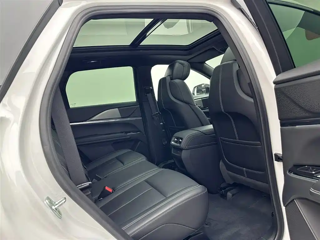 Cadillac XT5 2025 2.0T Luxury фото 21