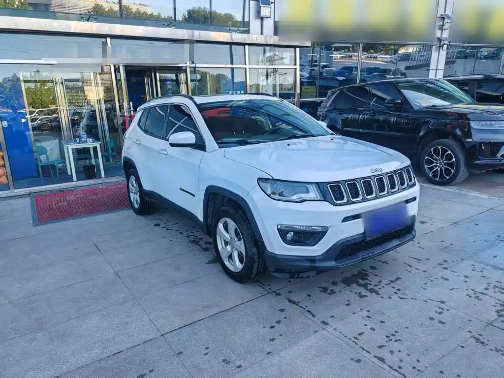 Фото 4 - Jeep Compass