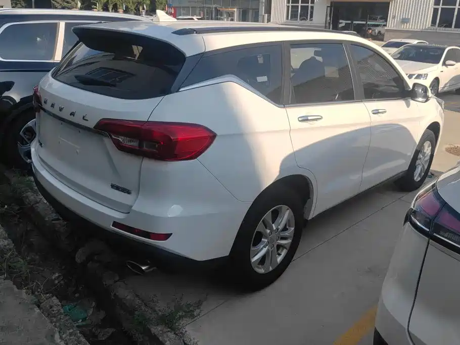 Photo 3 - Haval M6