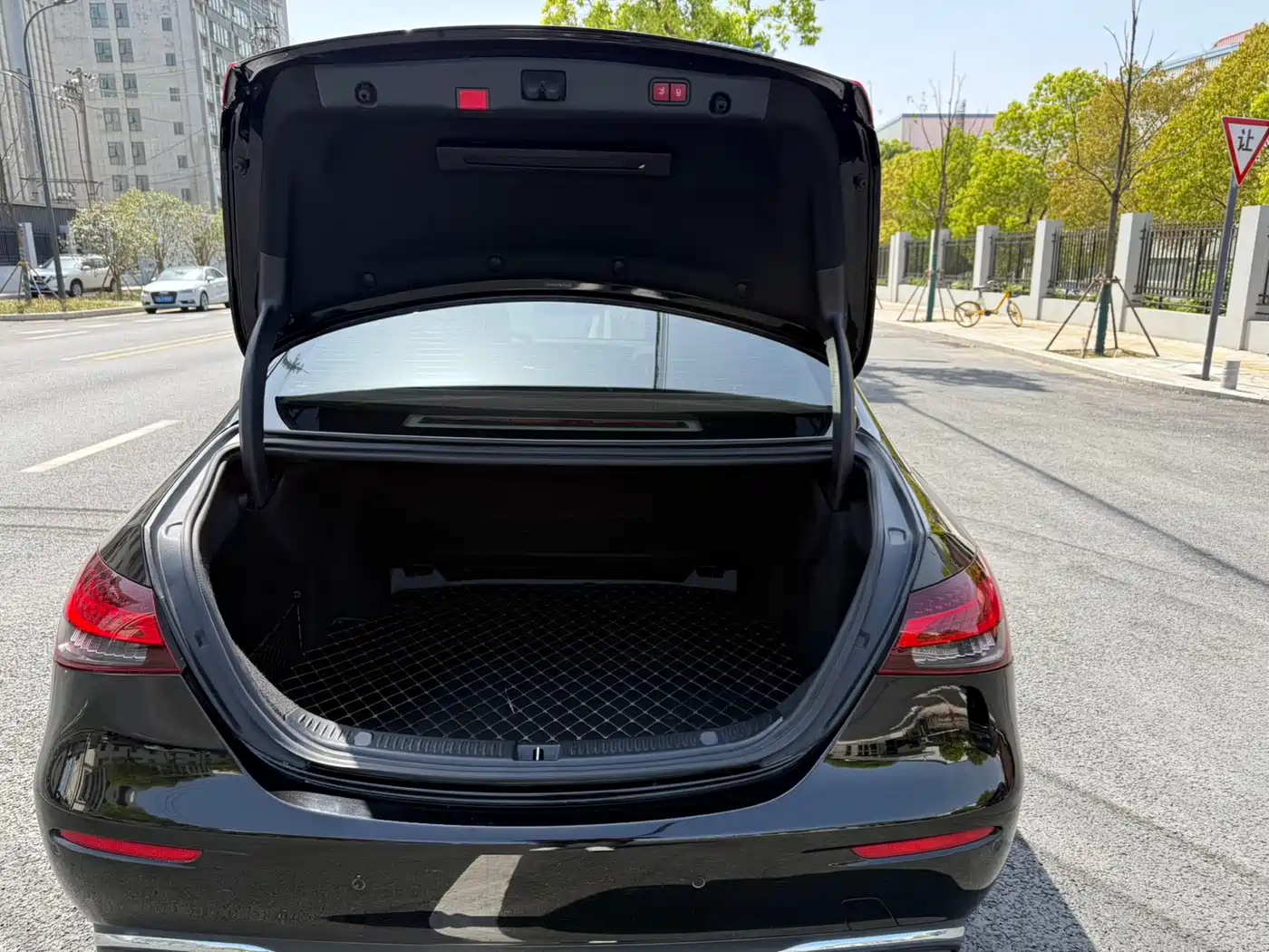 Mercedes-Benz E-Class 2021 E 300 L Fashion фото 8