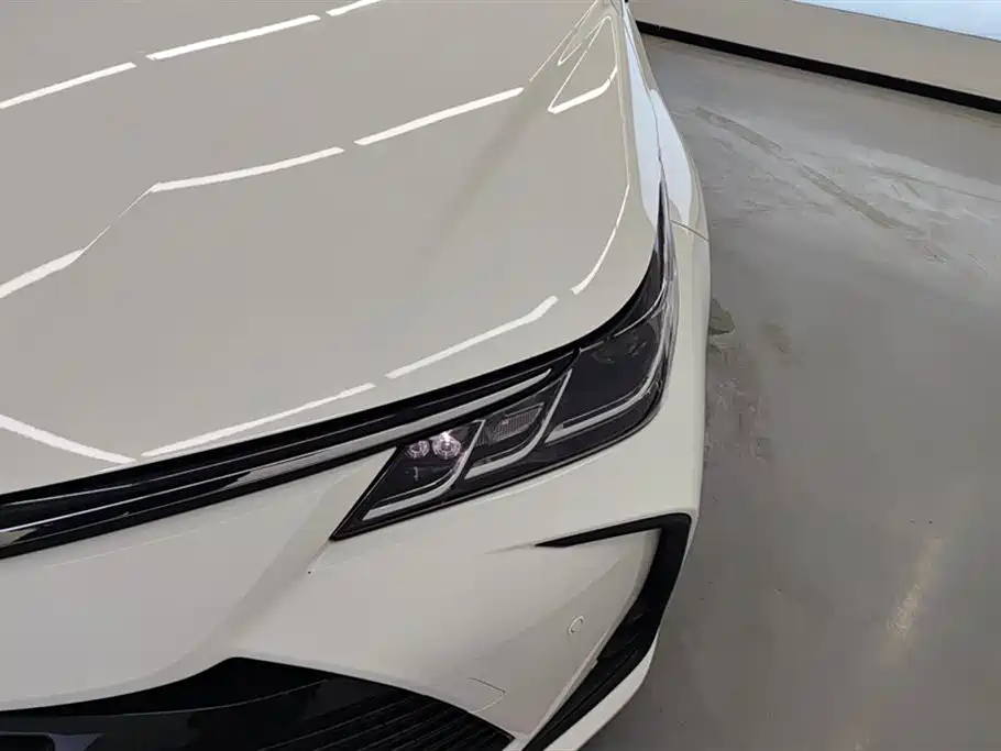 Toyota Corolla 2021 Hybrid 1.8L E-CVT Elite Edition фото 5