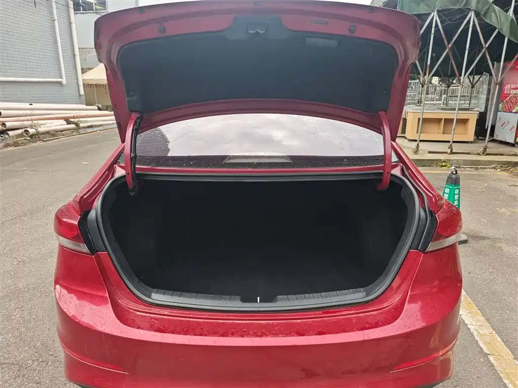 Hyundai Elantra 2016 Model 1.6L Automatic Smart Elite фото 15