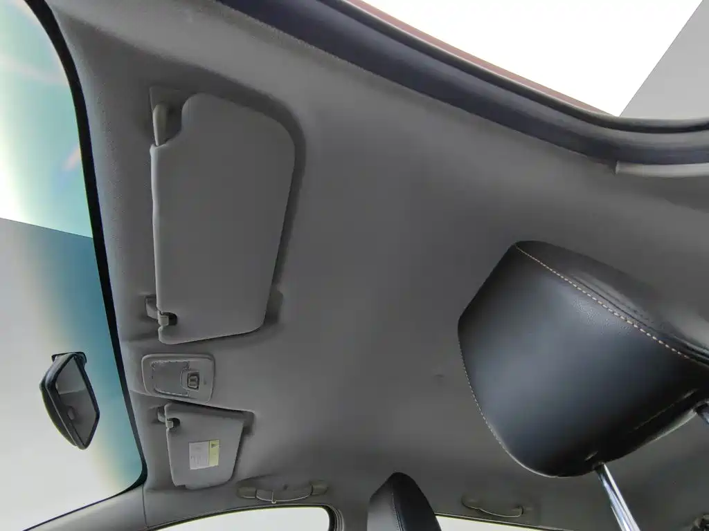 Photo 14 - Baojun 310