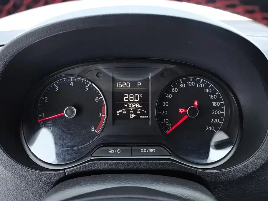 Volkswagen Polo 2016 1.4L Automatic Trend фото 14