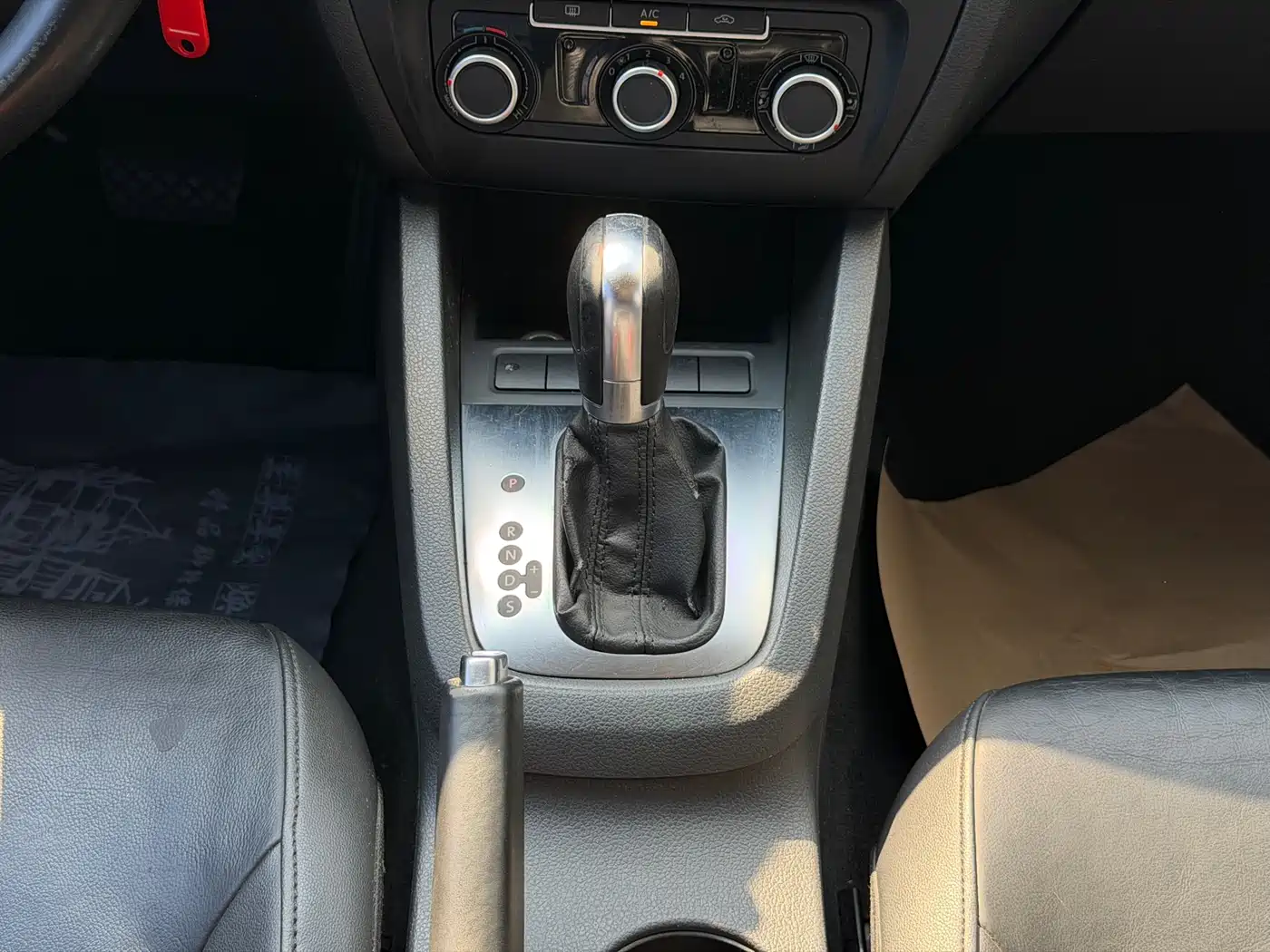 Volkswagen Sagitar 2015 1.6L Automatic Comfort фото 17