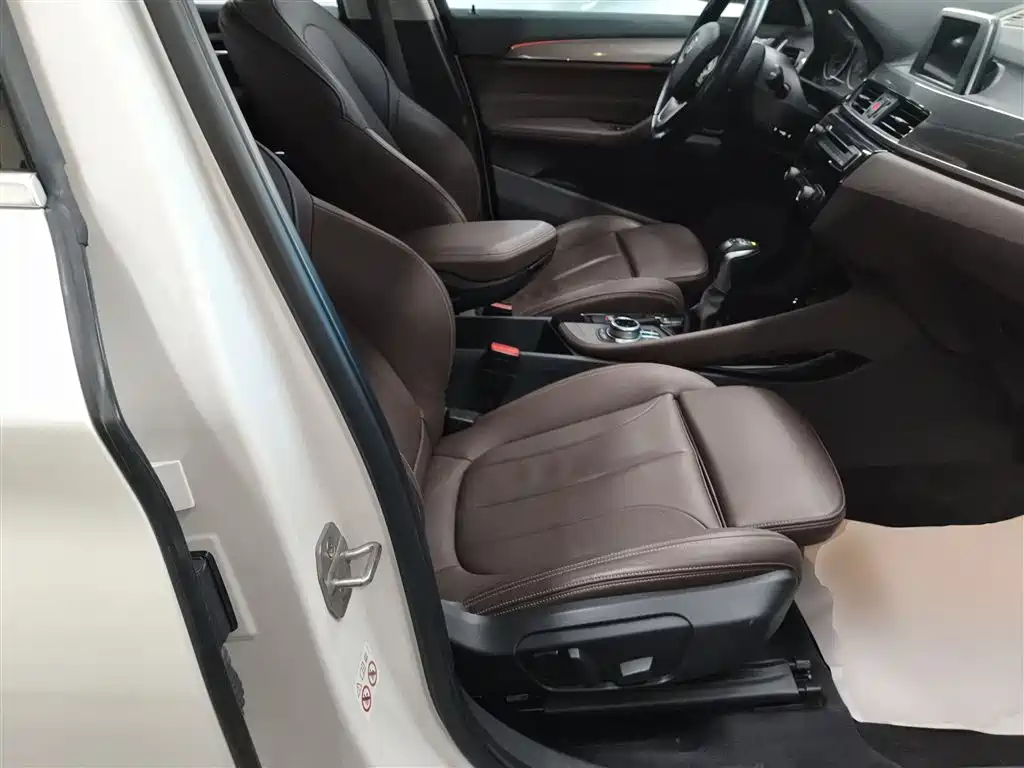 BMW X1 2018 xDrive20Li Premium Model фото 25