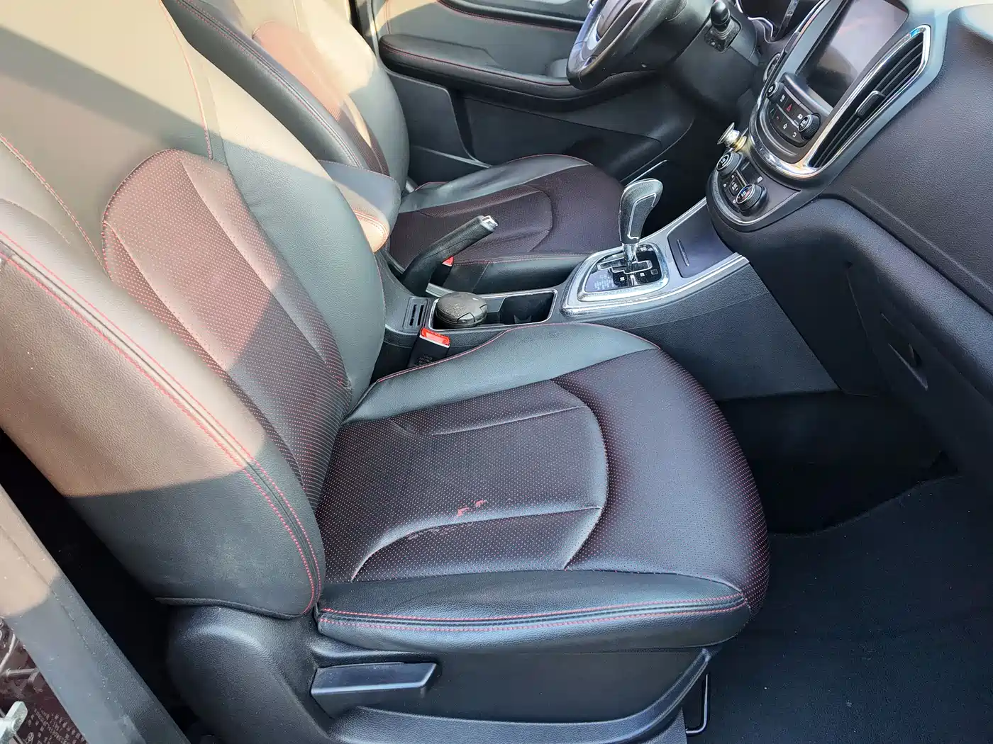 Baojun 560 2016 2016 1.8L iAMT Luxury