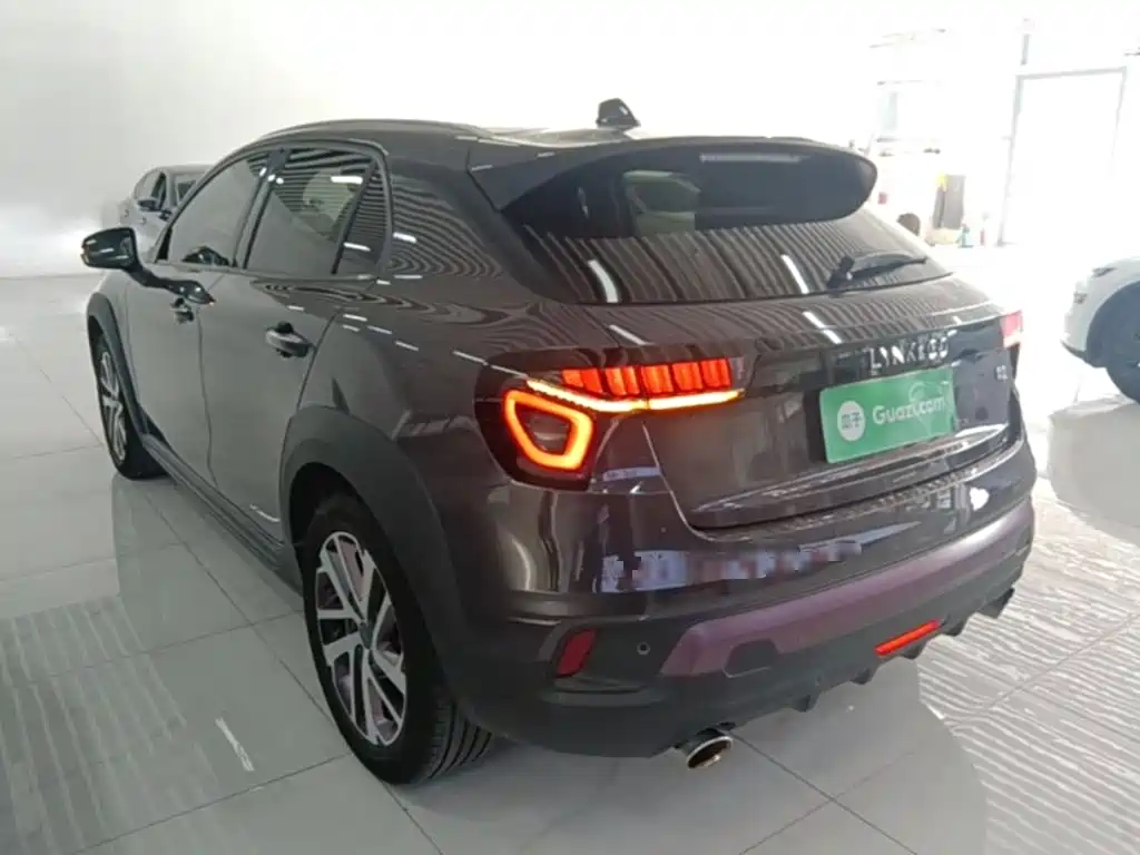 2021 Lynk & Co 02