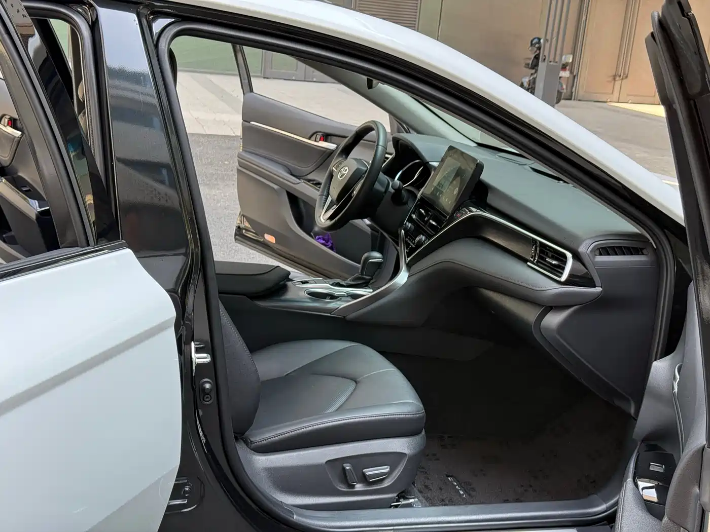 Toyota Camry 2023 2.0G Luxury Edition фото 10