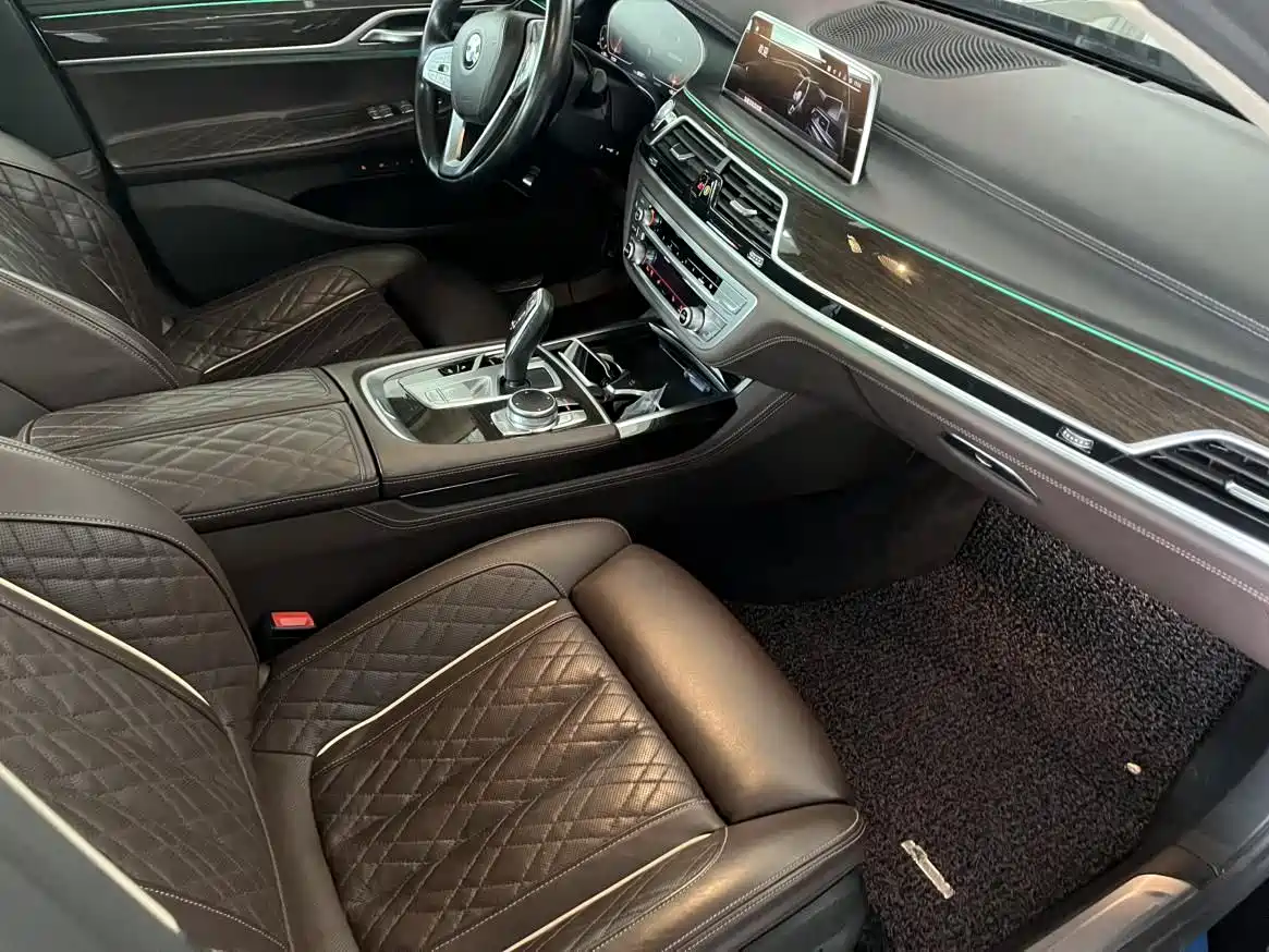 BMW 7 Series 2019 730Li Luxury Package фото 9