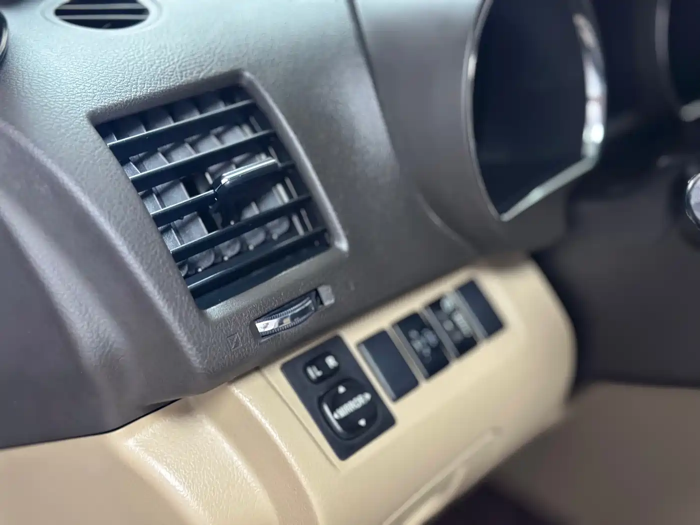 Toyota Highlander 2012 2.7L 2WD 7-Seater Luxury Edition фото 12